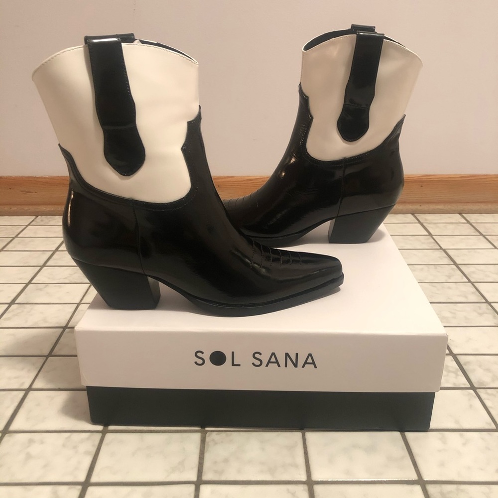 BNIB Sol Sana patent leather cowboy boots